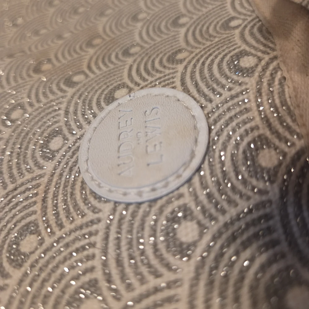 Audrey & Lewis Tan Travel Organizer - Picture 7 of 7